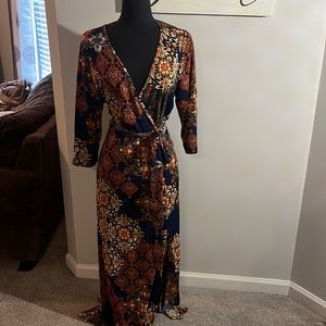 Maxi dress with side slit